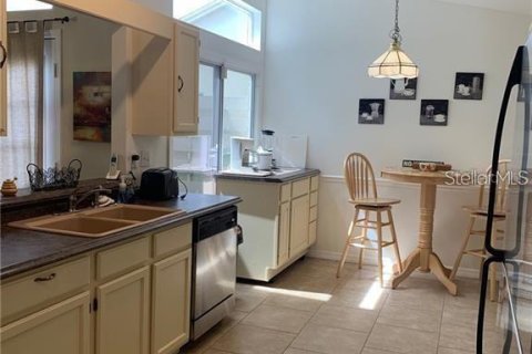 Villa ou maison à louer à Bradenton, Floride: 2 chambres, 160.72 m2 № 1778758 - photo 6