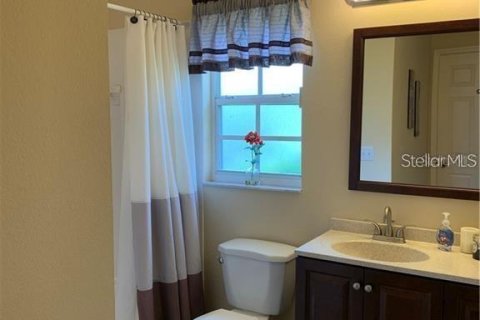 Villa ou maison à louer à Bradenton, Floride: 2 chambres, 160.72 m2 № 1778758 - photo 13