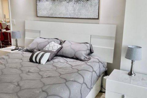 Снять в аренду кондоминиум в Халландейл-Бич, Флорида 2 спальни, 124.21м2, № 2145690 - фото 10