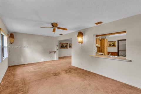 House in Tamarac, Florida 2 bedrooms, 153.85 sq.m. № 2003556 - photo 12