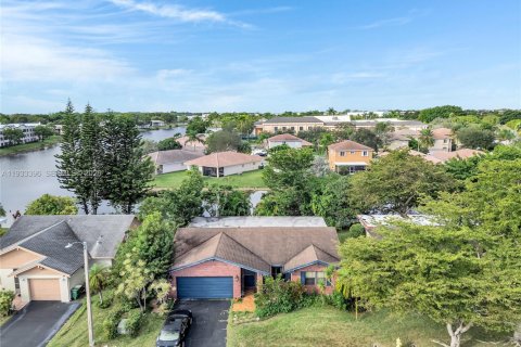 House in Tamarac, Florida 2 bedrooms, 153.85 sq.m. № 2003556 - photo 3