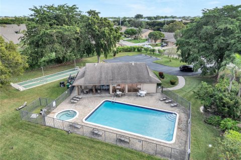 House in Tamarac, Florida 2 bedrooms, 153.85 sq.m. № 2003556 - photo 28