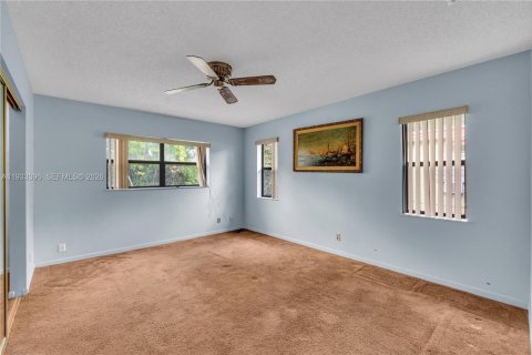 House in Tamarac, Florida 2 bedrooms, 153.85 sq.m. № 2003556 - photo 19