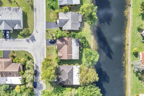 House in Tamarac, Florida 2 bedrooms, 153.85 sq.m. № 2003556 - photo 4