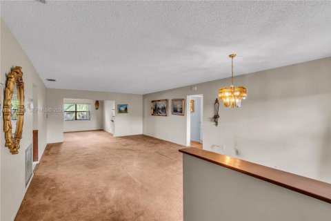 House in Tamarac, Florida 2 bedrooms, 153.85 sq.m. № 2003556 - photo 6