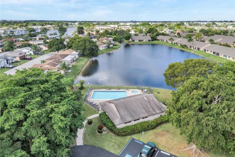 House in Tamarac, Florida 2 bedrooms, 153.85 sq.m. № 2003556 - photo 29