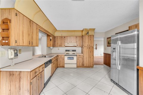 House in Tamarac, Florida 2 bedrooms, 153.85 sq.m. № 2003556 - photo 11