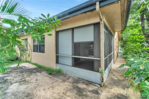 House in Tamarac, Florida 2 bedrooms, 153.85 sq.m. № 2003556 - photo 14