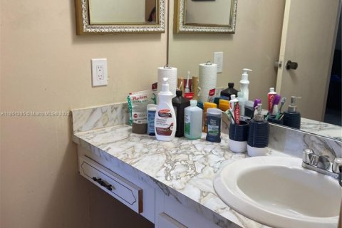 Copropriété à vendre à Tamarac, Floride: 2 chambres, 99.87 m2 № 1983299 - photo 3