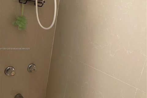 Copropriété à vendre à Tamarac, Floride: 2 chambres, 99.87 m2 № 1983299 - photo 5