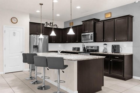 House in Kissimmee, Florida 8 bedrooms, 375.42 sq.m. № 2198520 - photo 2