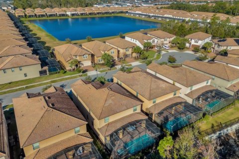 House in Kissimmee, Florida 8 bedrooms, 375.42 sq.m. № 2198520 - photo 27