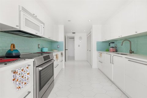 Condominio en alquiler en Miami, Florida, 3 dormitorios, 222.78 m2 № 1949284 - foto 5