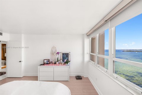 Condominio en alquiler en Miami, Florida, 3 dormitorios, 222.78 m2 № 1949284 - foto 30