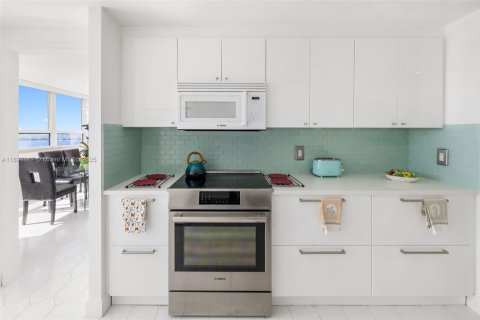 Condominio en alquiler en Miami, Florida, 3 dormitorios, 222.78 m2 № 1949284 - foto 12