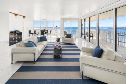 Condominio en alquiler en Miami, Florida, 3 dormitorios, 222.78 m2 № 1949284 - foto 4