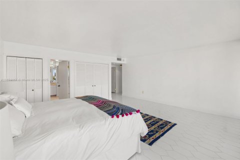 Condominio en alquiler en Miami, Florida, 3 dormitorios, 222.78 m2 № 1949284 - foto 20