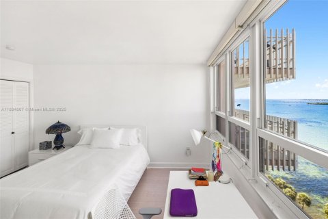 Condominio en alquiler en Miami, Florida, 3 dormitorios, 222.78 m2 № 1949284 - foto 27