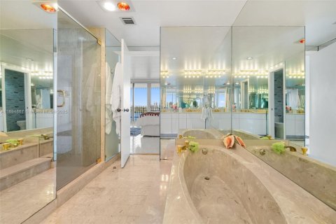 Condominio en alquiler en Miami, Florida, 3 dormitorios, 222.78 m2 № 1949284 - foto 24