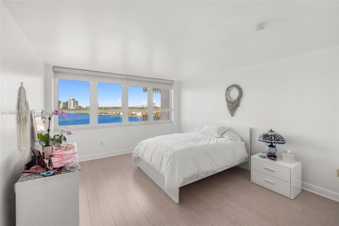 Condominio en alquiler en Miami, Florida, 3 dormitorios, 222.78 m2 № 1949284 - foto 28
