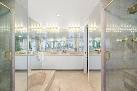 Condominio en alquiler en Miami, Florida, 3 dormitorios, 222.78 m2 № 1949284 - foto 21
