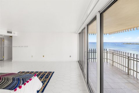 Condominio en alquiler en Miami, Florida, 3 dormitorios, 222.78 m2 № 1949284 - foto 19