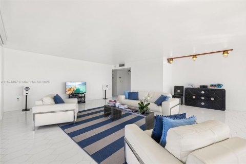 Condominio en alquiler en Miami, Florida, 3 dormitorios, 222.78 m2 № 1949284 - foto 7