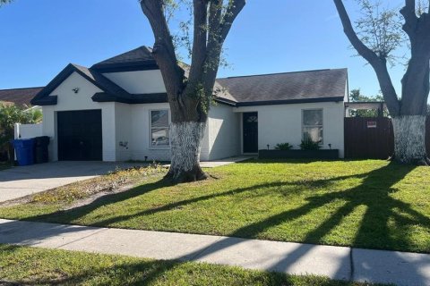 Villa ou maison à louer à Tampa, Floride: 2 chambres, 115.57 m2 № 2415238 - photo 2