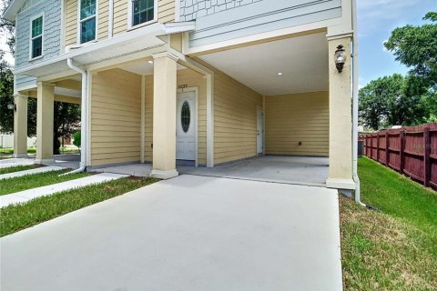 Townhouse in Tampa, Florida 3 bedrooms, 138.98 sq.m. № 1736945 - photo 5
