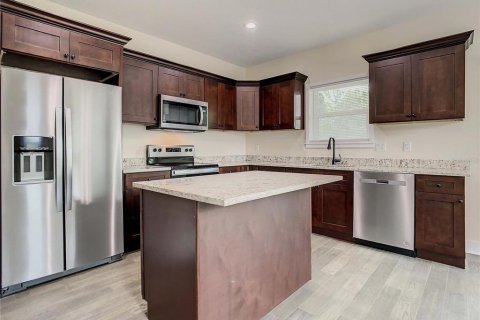 Townhouse in Tampa, Florida 3 bedrooms, 138.98 sq.m. № 1736945 - photo 22