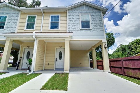 Townhouse in Tampa, Florida 3 bedrooms, 138.98 sq.m. № 1736945 - photo 3