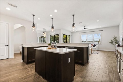 Casa en alquiler en Orlando, Florida, 4 dormitorios, 321.53 m2 № 1844507 - foto 16