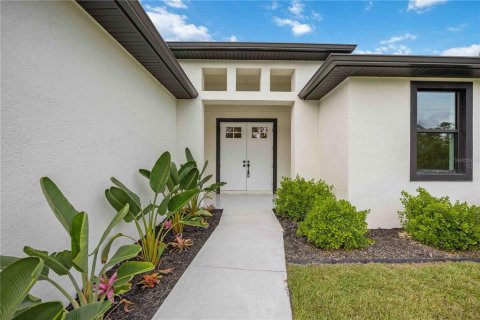 Villa ou maison à vendre à Port Charlotte, Floride: 3 chambres, 156.91 m2 № 2235391 - photo 4
