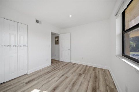 Condo in Hialeah, Florida, 3 bedrooms  № 1987198 - photo 23