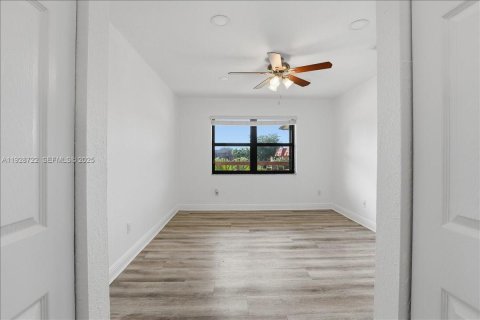 Condo in Hialeah, Florida, 3 bedrooms  № 1987198 - photo 19