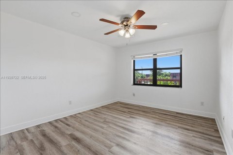 Condo in Hialeah, Florida, 3 bedrooms  № 1987198 - photo 18