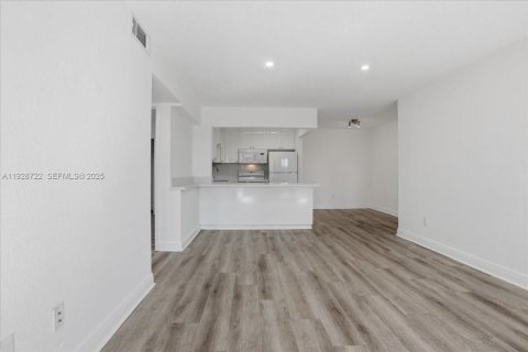 Condo in Hialeah, Florida, 3 bedrooms  № 1987198 - photo 9
