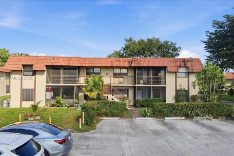 Condo in Hialeah, Florida, 3 bedrooms  № 1987198 - photo 3