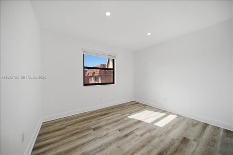 Condo in Hialeah, Florida, 3 bedrooms  № 1987198 - photo 17