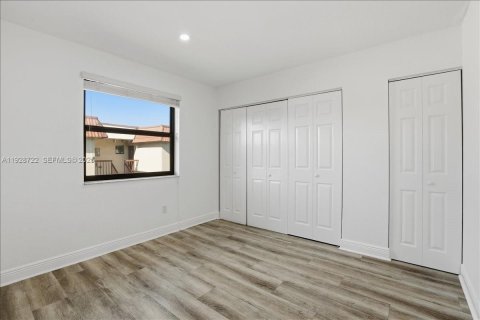 Condo in Hialeah, Florida, 3 bedrooms  № 1987198 - photo 24