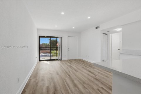 Condo in Hialeah, Florida, 3 bedrooms  № 1987198 - photo 8