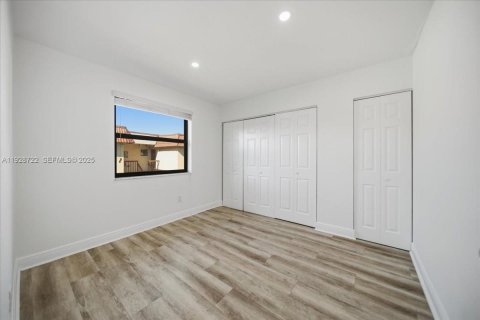 Condo in Hialeah, Florida, 3 bedrooms  № 1987198 - photo 25