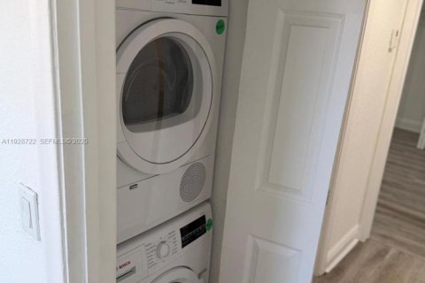 Condo in Hialeah, Florida, 3 bedrooms  № 1987198 - photo 28