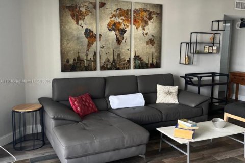 Снять в аренду кондоминиум в Майами, Флорида 2 спальни, 94.76м2, № 1955821 - фото 4