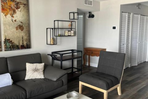 Снять в аренду кондоминиум в Майами, Флорида 2 спальни, 94.76м2, № 1955821 - фото 3