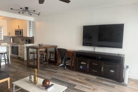 Снять в аренду кондоминиум в Майами, Флорида 2 спальни, 94.76м2, № 1955821 - фото 2