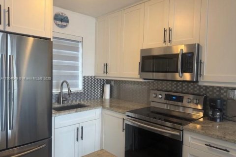 Снять в аренду кондоминиум в Майами, Флорида 2 спальни, 94.76м2, № 1955821 - фото 14