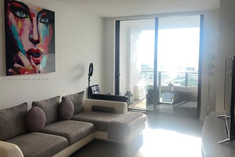 Apartment in Miami, Florida 1 bedroom, 78.97 sq.m. № 2012602 - photo 3