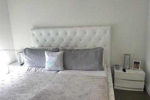 Apartment in Miami, Florida 1 bedroom, 78.97 sq.m. № 2012602 - photo 7