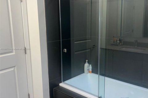 Apartment in Miami, Florida 1 bedroom, 78.97 sq.m. № 2012602 - photo 21